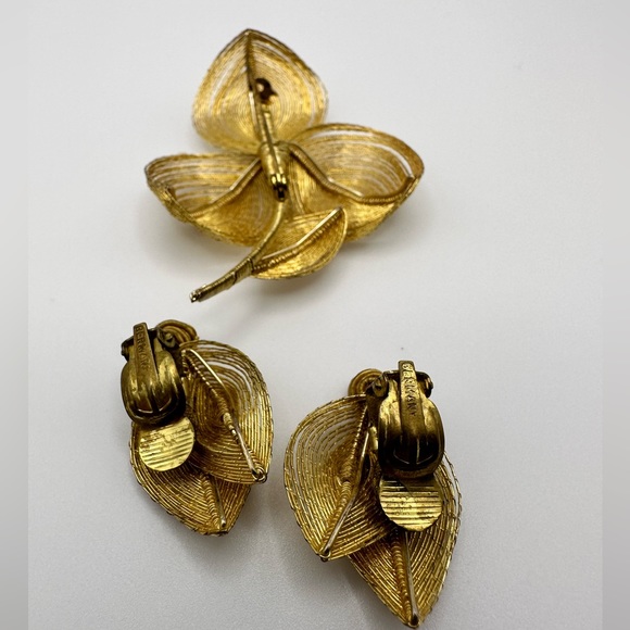 Rarely find Vintage Signed West Germany leaves clip earrings and brooch set - Picture 5 of 11